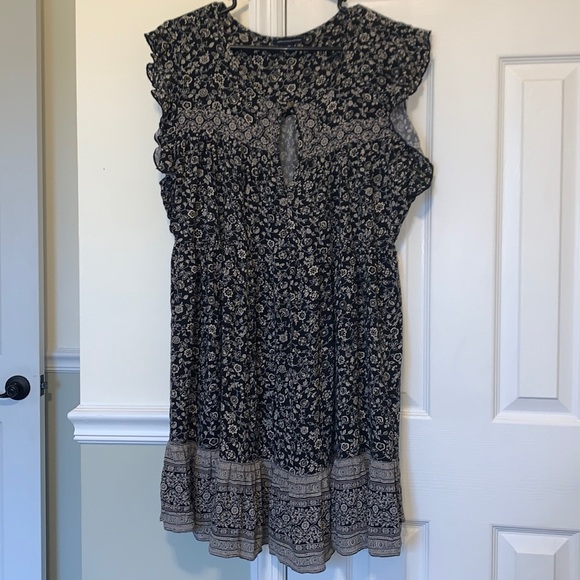 American Eagle Outfitters Dresses & Skirts - Floral Keyhole Babydoll Dress